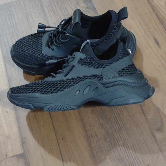 Women's size 5 Steve Madden NY90 shoes - Picture 1 of 3